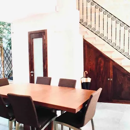 ! Amazing House In Next To The ! *