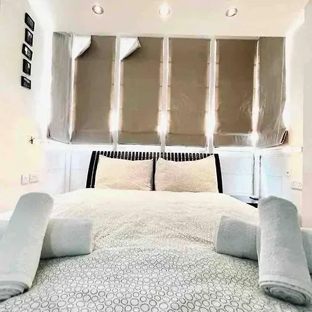 ! Amazing House In Next To The ! * Sliema