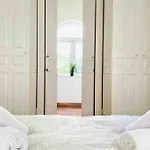 ! Amazing House In Next To The ! Дом отдыха *