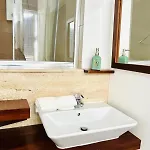 ! Amazing House In Next To The ! Слима