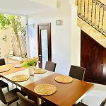 ! Amazing House In Next To The ! * Слима