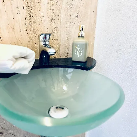 ! Amazing House In Next To The ! Дом отдыха Слима