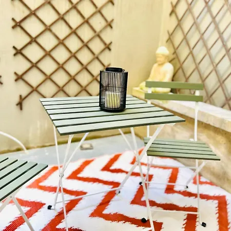 ! Amazing House In Next To The ! * Слима