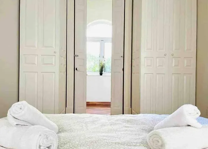 ! Amazing House In Next To The ! 펜션 *