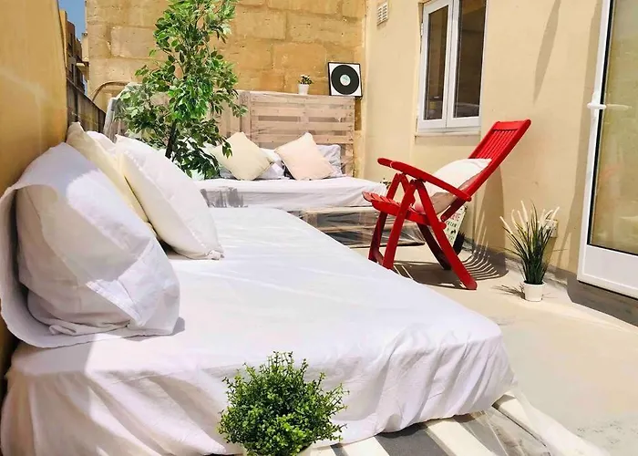 ! Amazing House In Next To The !