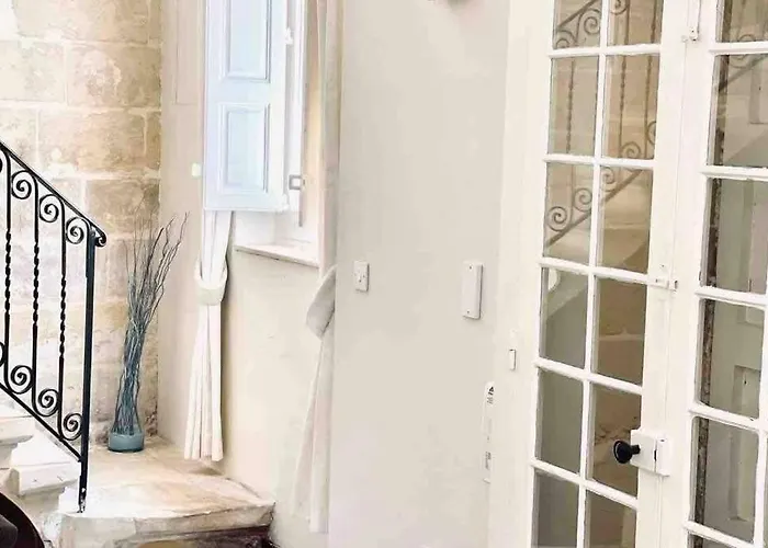 ! Amazing House In Next To The !