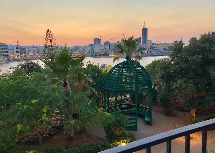 펜션 ! Amazing House In Next To The ! 슬리에마