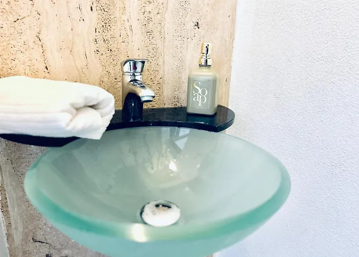 ! Amazing House In Next To The ! 펜션 슬리에마