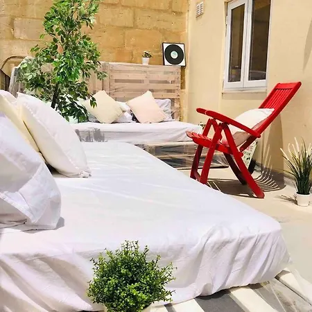 ! Amazing House In Next To The !