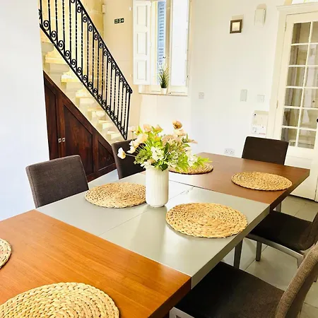 ! Amazing House In Next To The !